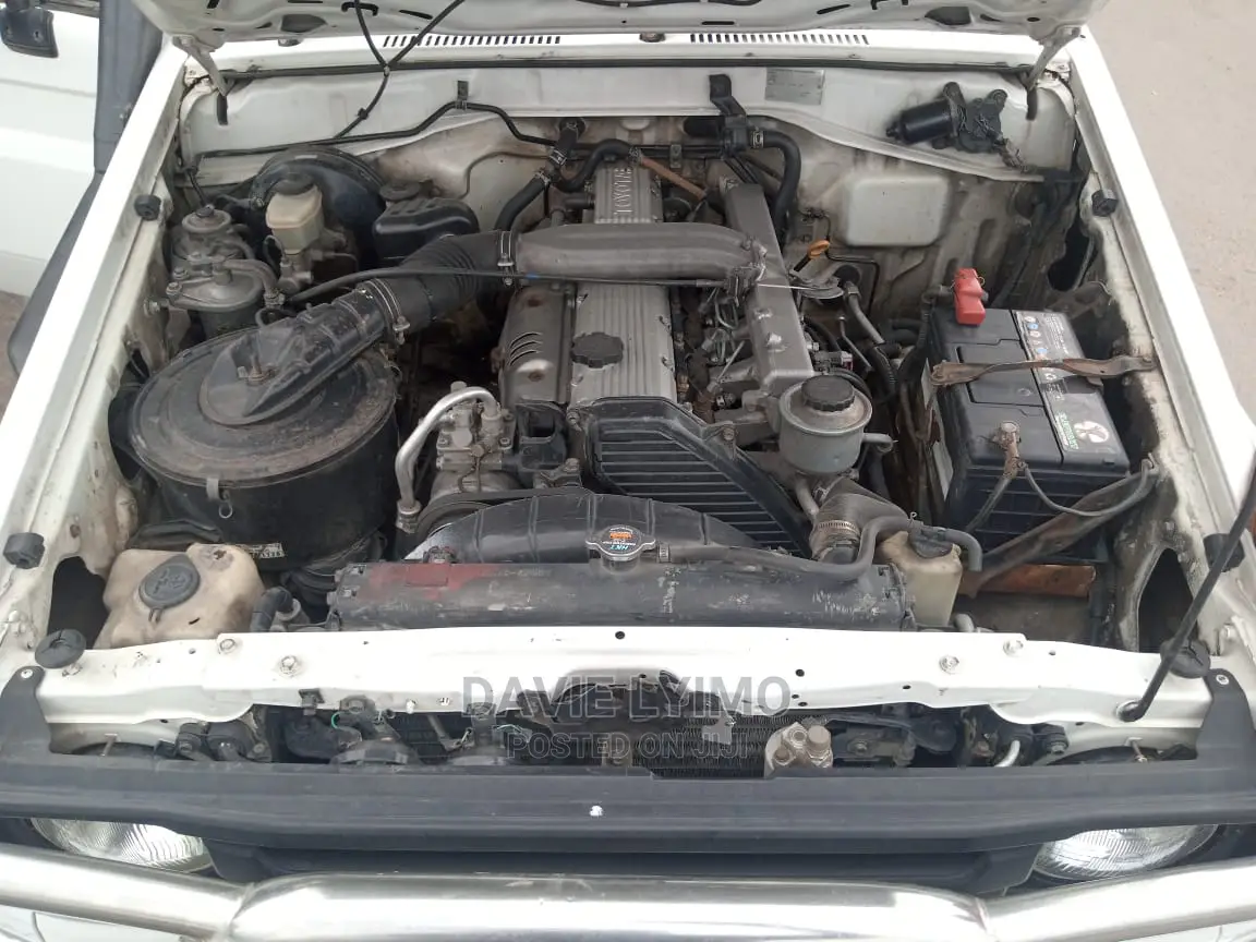 Toyota Land Cruiser 2004 White