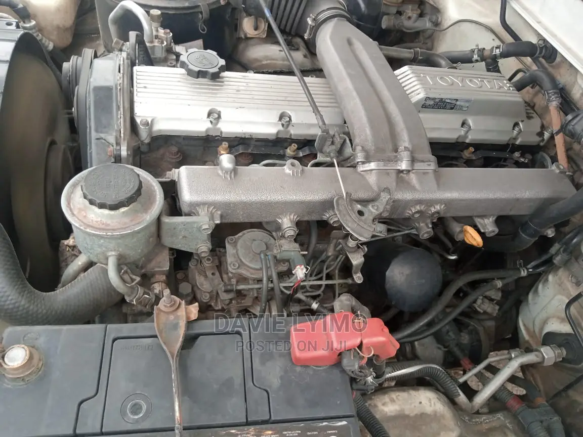 Toyota Land Cruiser 2004 White