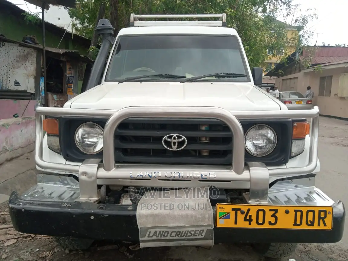 Toyota Land Cruiser 2004 White