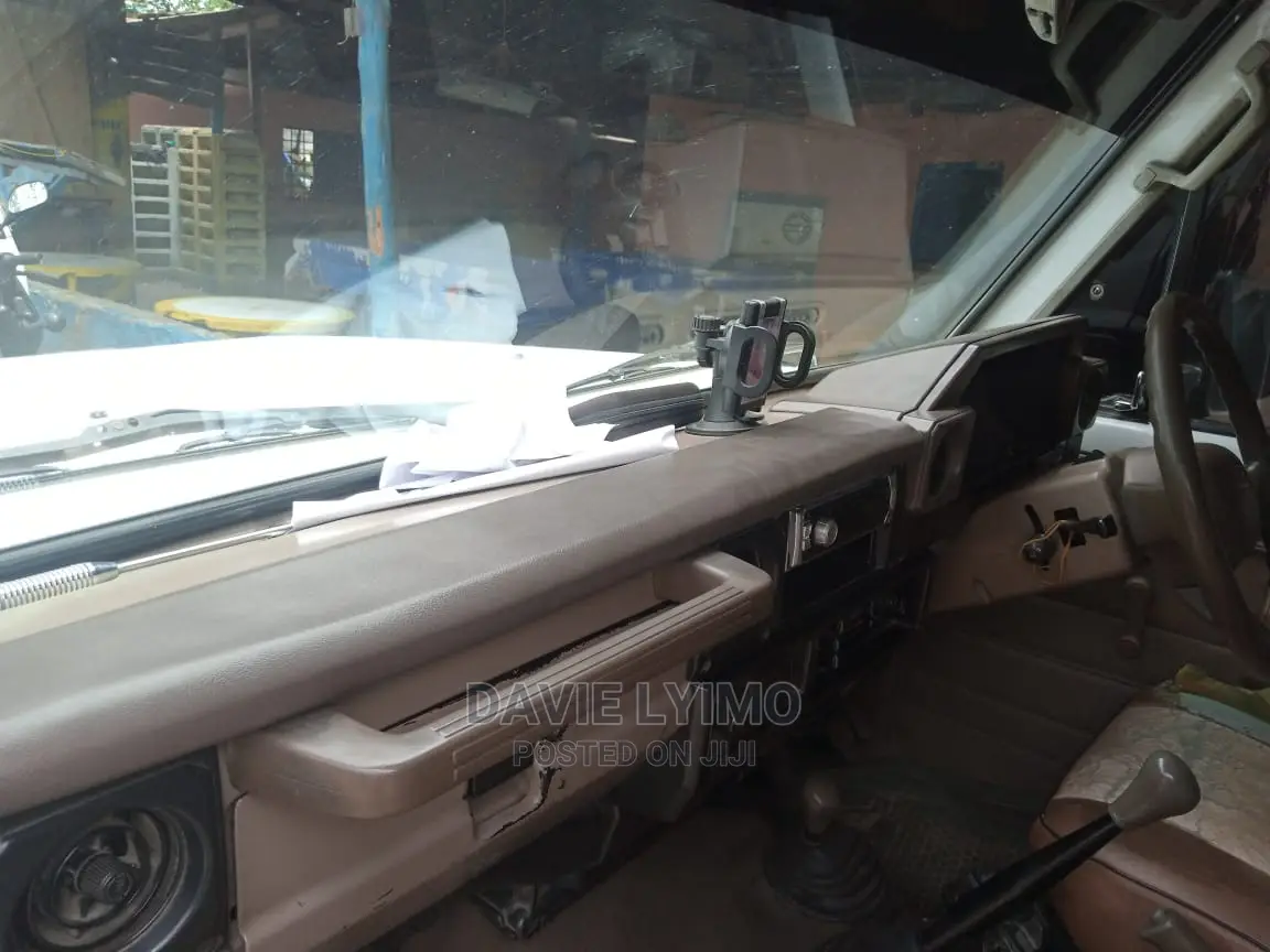 Toyota Land Cruiser 2004 White