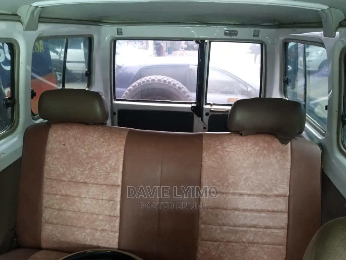 Toyota Land Cruiser 2004 White