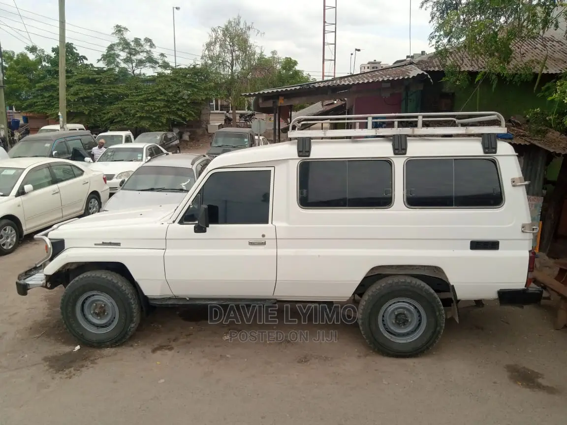 Toyota Land Cruiser 2004 White
