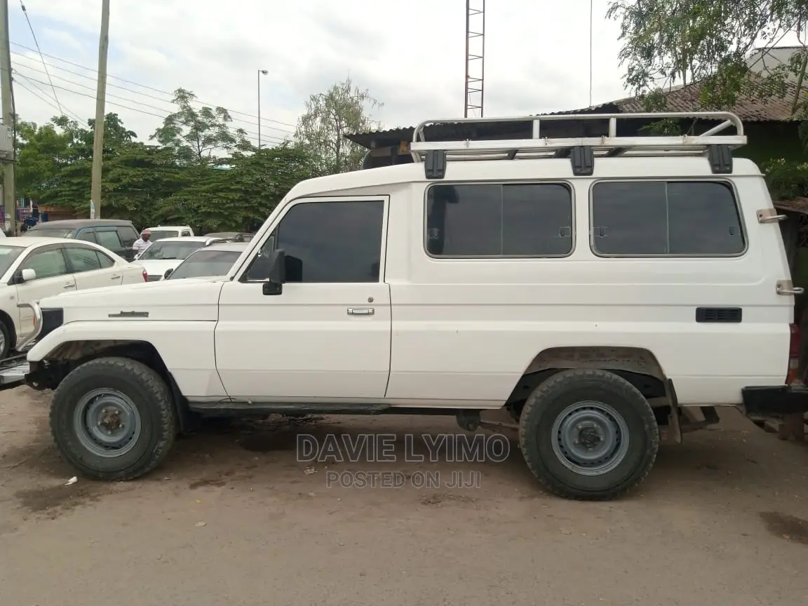 Toyota Land Cruiser 2004 White