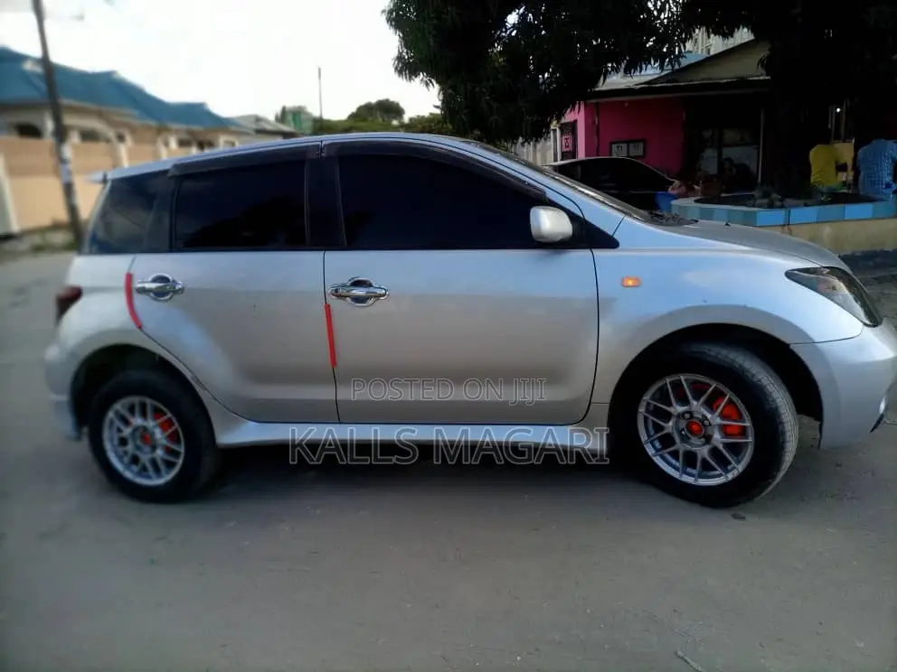 Toyota IST 2004 Silver