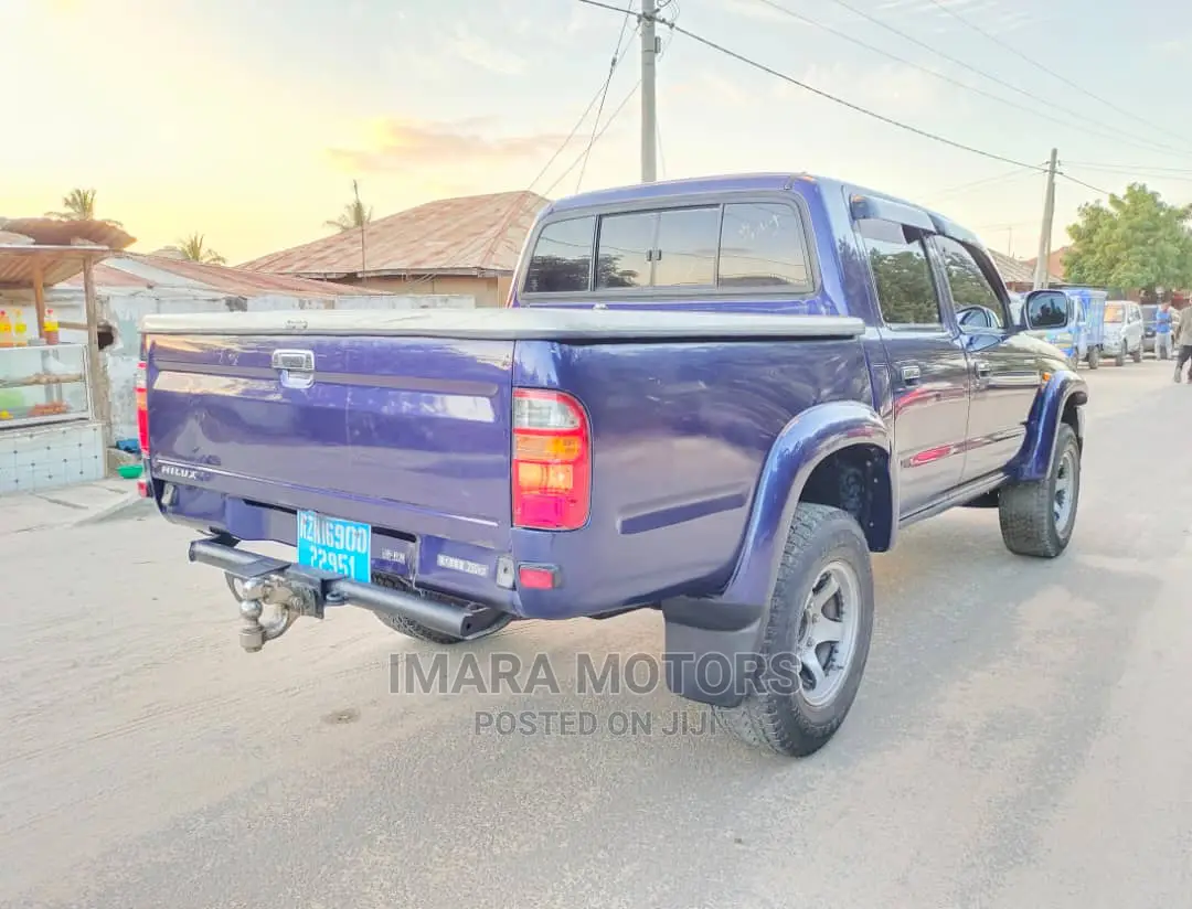 Toyota Hilux 2001 Blue