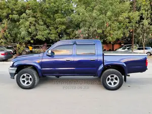 Toyota Hilux 2001 Blue