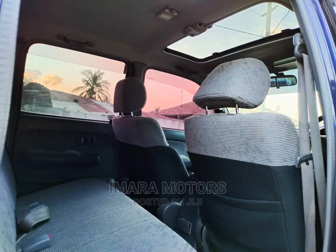 Toyota Hilux 2001 Blue