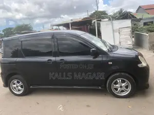 Toyota Sienta 2006 Black