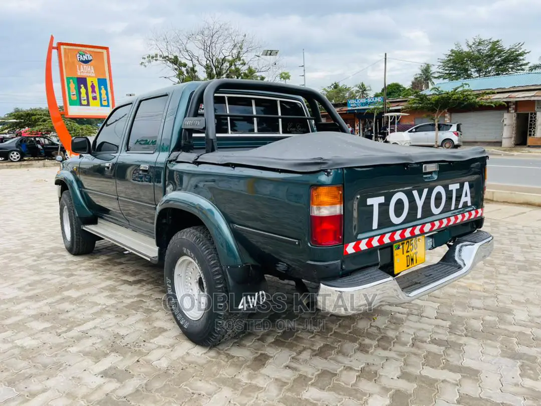 Toyota Hilux 1999 Green