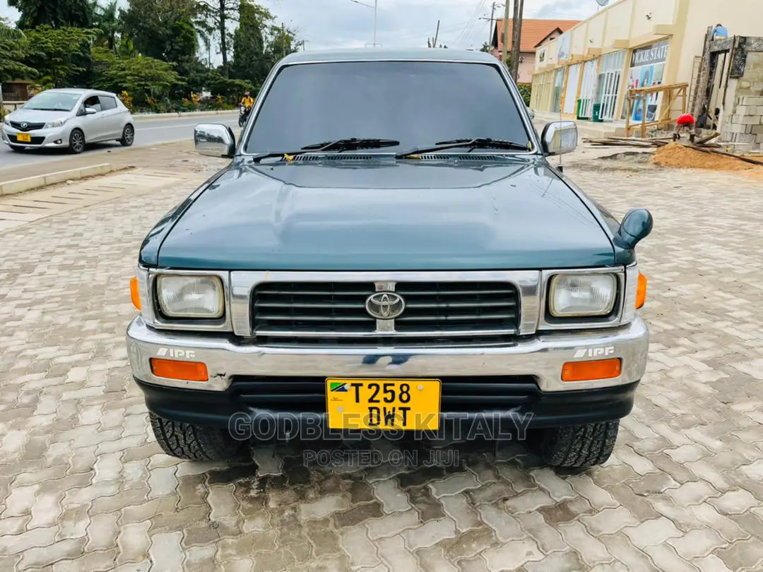 Toyota Hilux 1999 Green