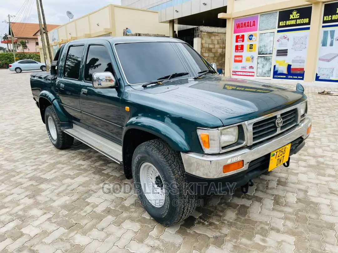Toyota Hilux 1999 Green