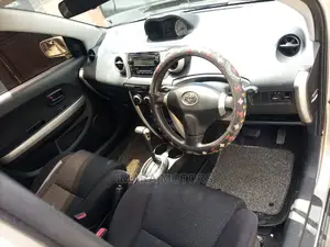 Toyota IST 2004 Gold