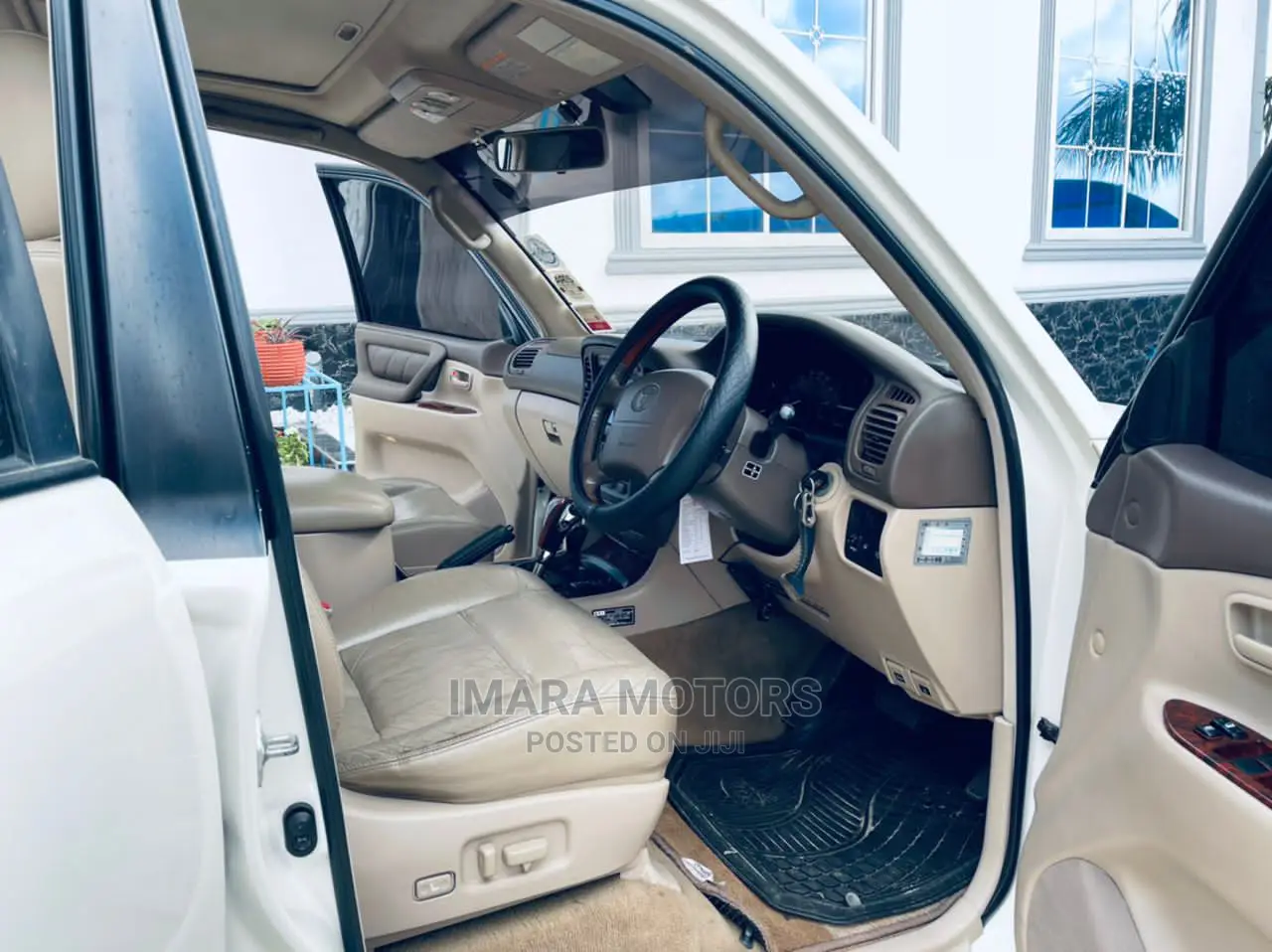 Toyota Land Cruiser 2001 White