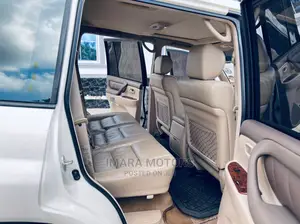 Toyota Land Cruiser 2001 White