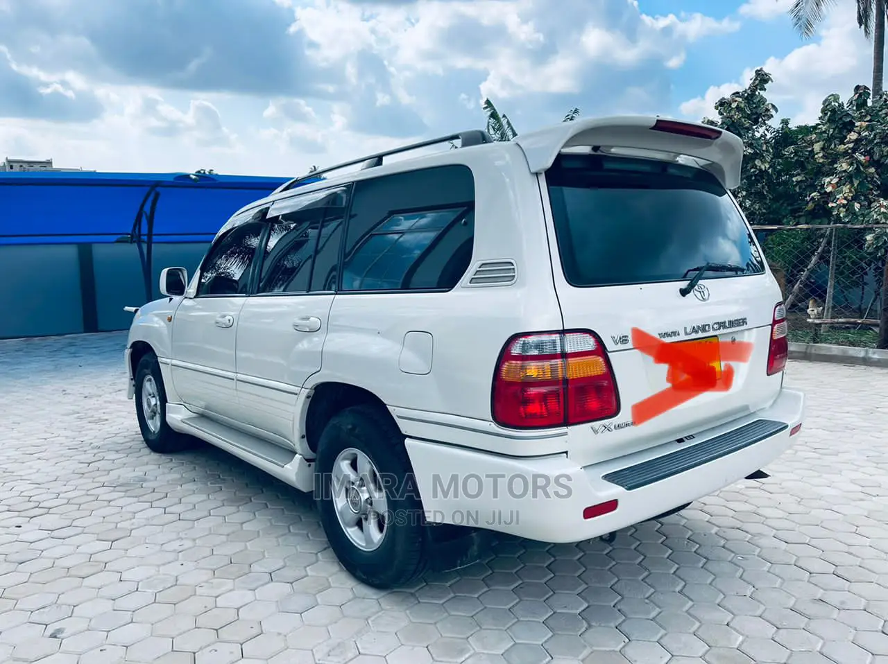 Toyota Land Cruiser 2001 White