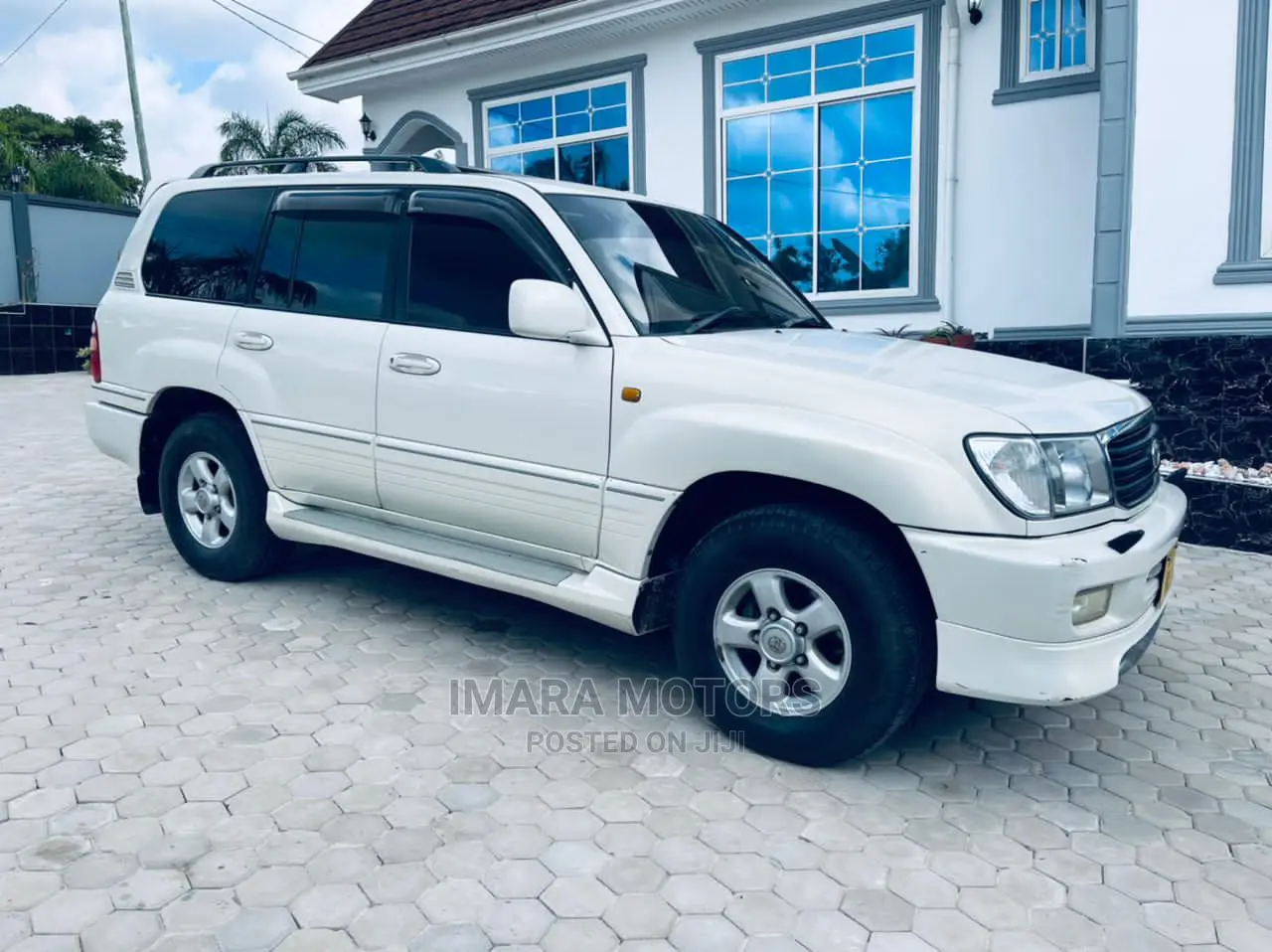 Toyota Land Cruiser 2001 White