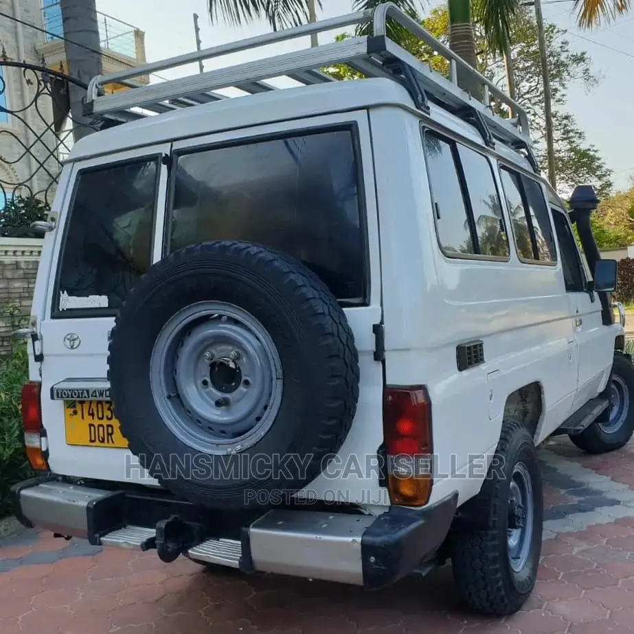 Toyota Land Cruiser 2004 White