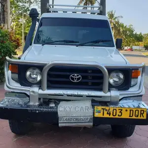 Toyota Land Cruiser 2004 White