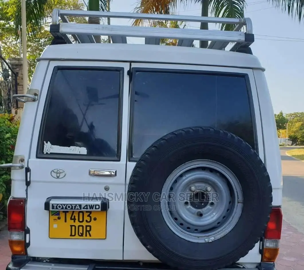 Toyota Land Cruiser 2004 White