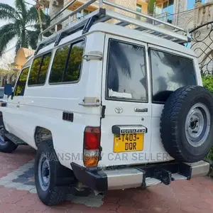 Toyota Land Cruiser 2004 White