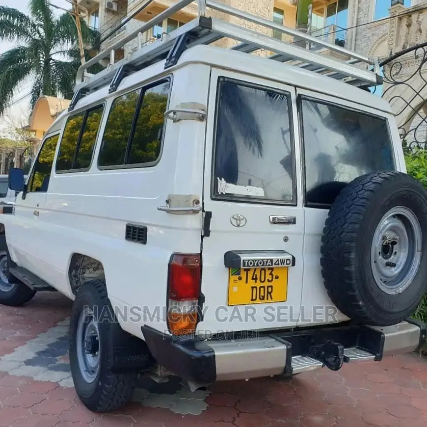 Toyota Land Cruiser 2004 White
