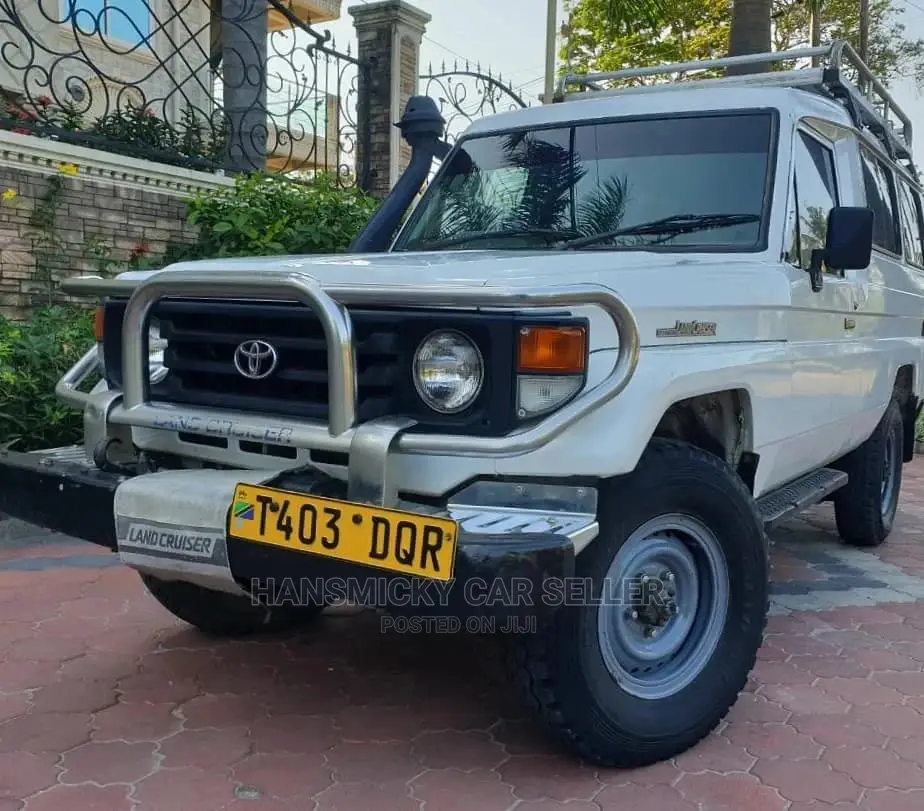 Toyota Land Cruiser 2004 White