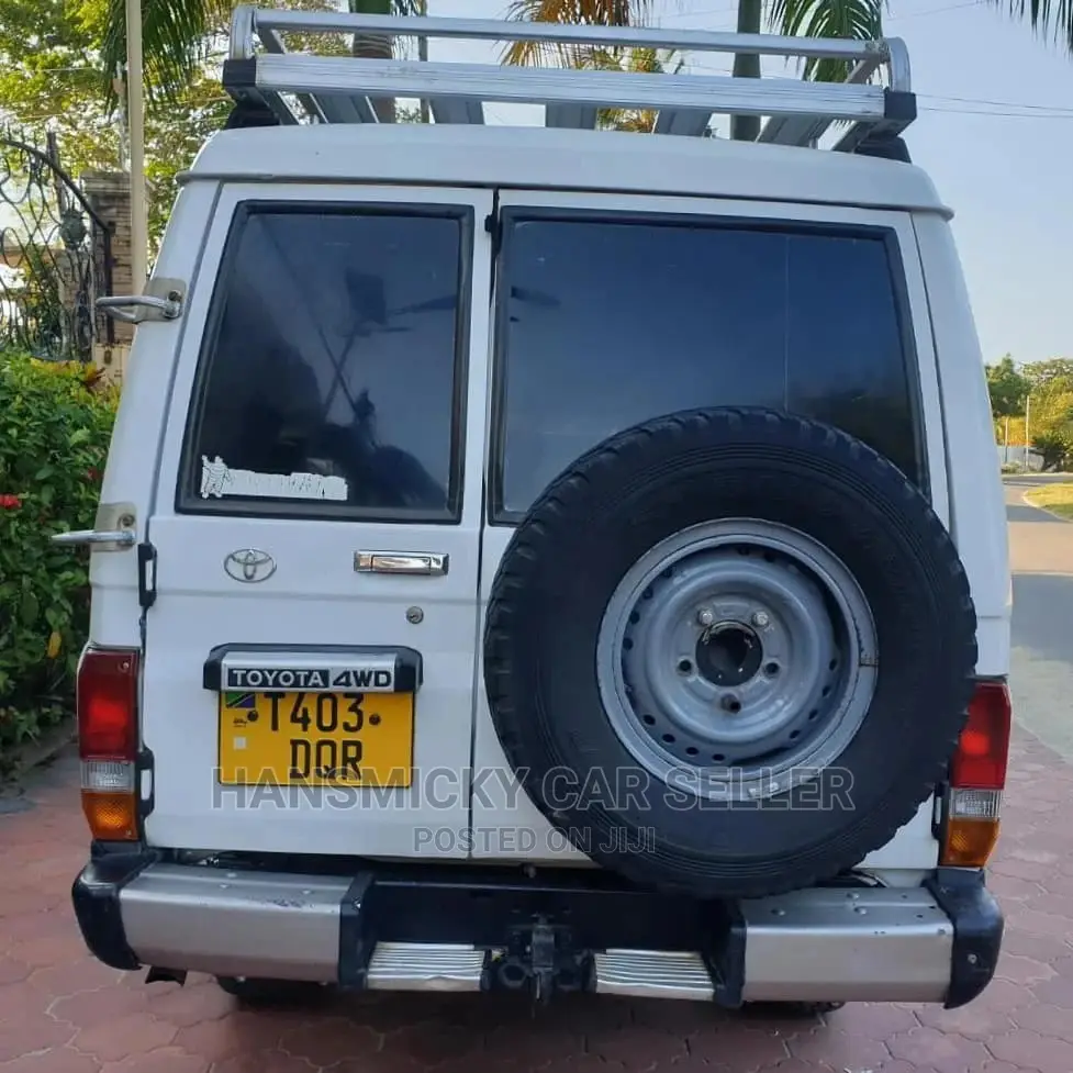 Toyota Land Cruiser 2004 White