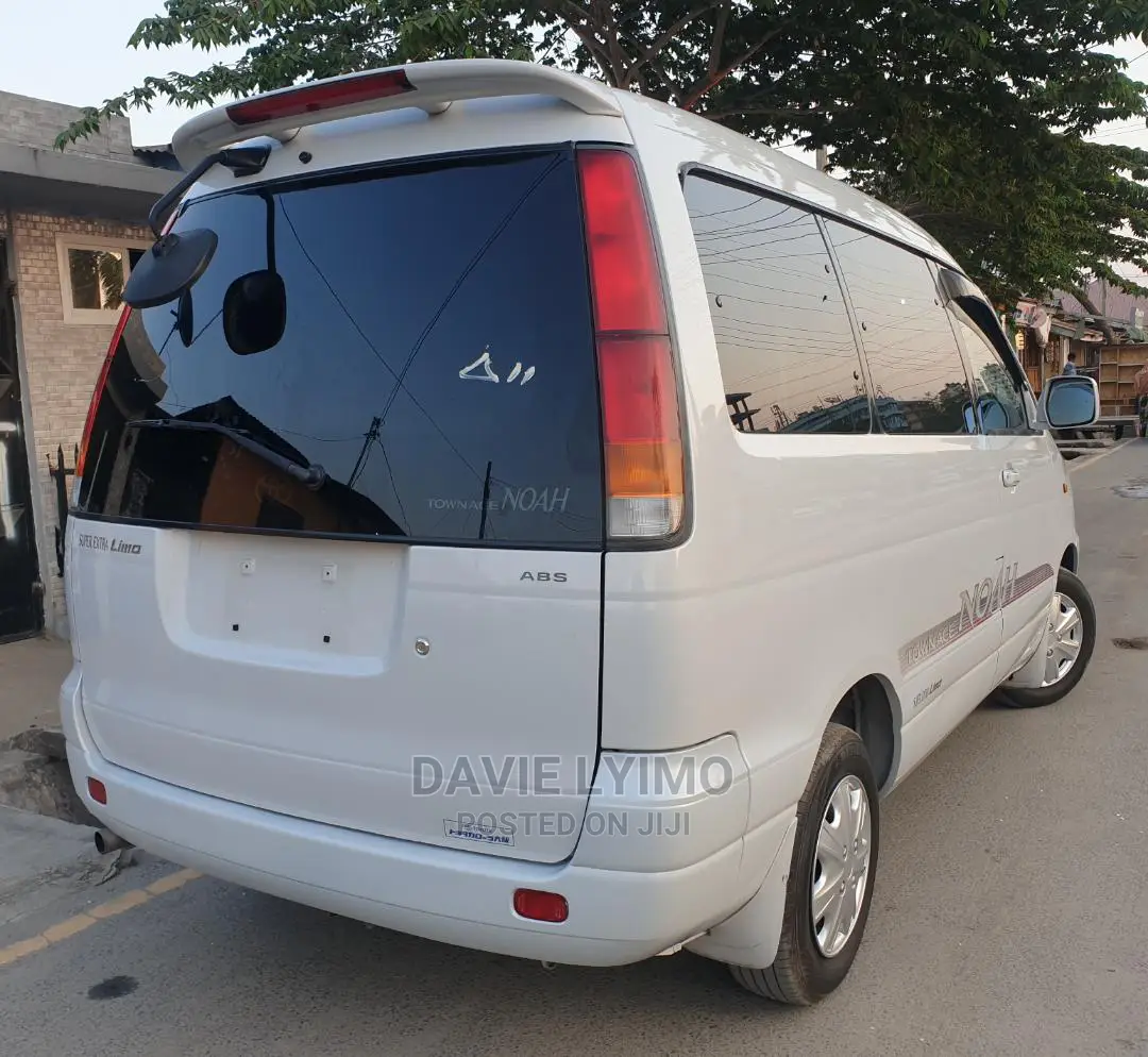 Toyota Noah 2002 Off White