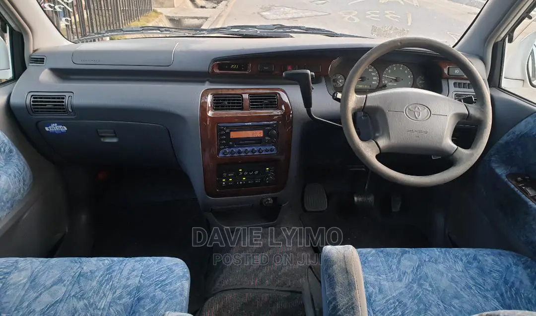 Toyota Noah 2002 Off White