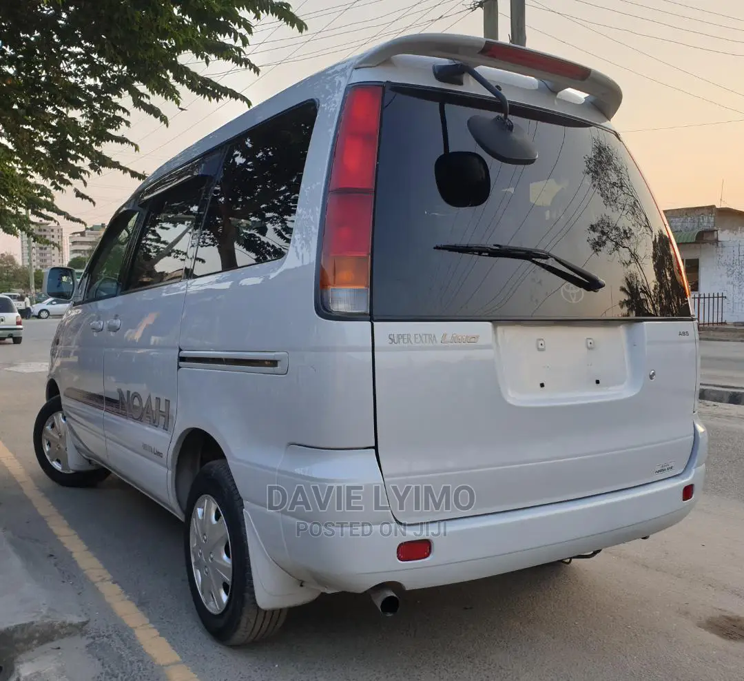 Toyota Noah 2002 Off White