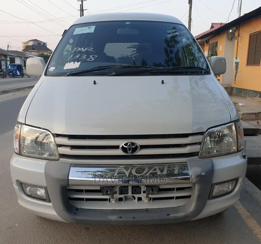 Toyota Noah 2002 Off White