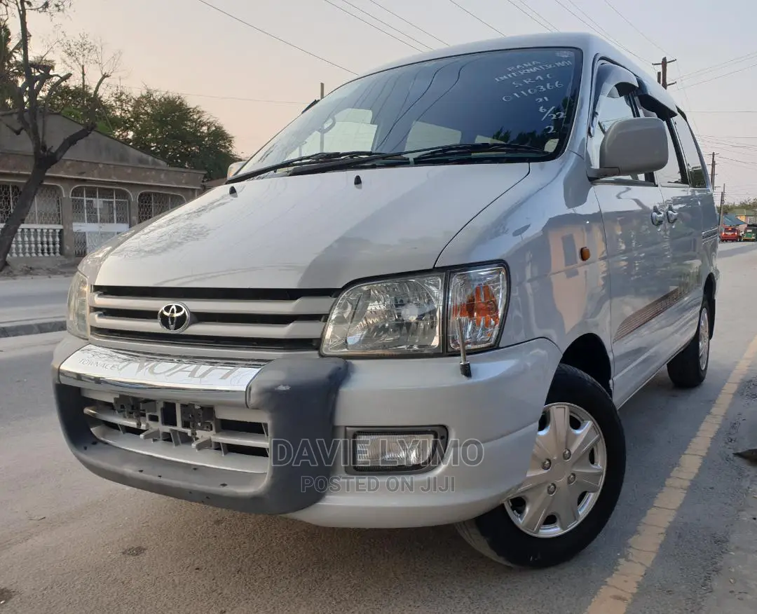 Toyota Noah 2002 Off White