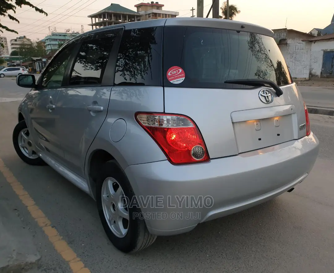 Toyota IST 2006 Silver