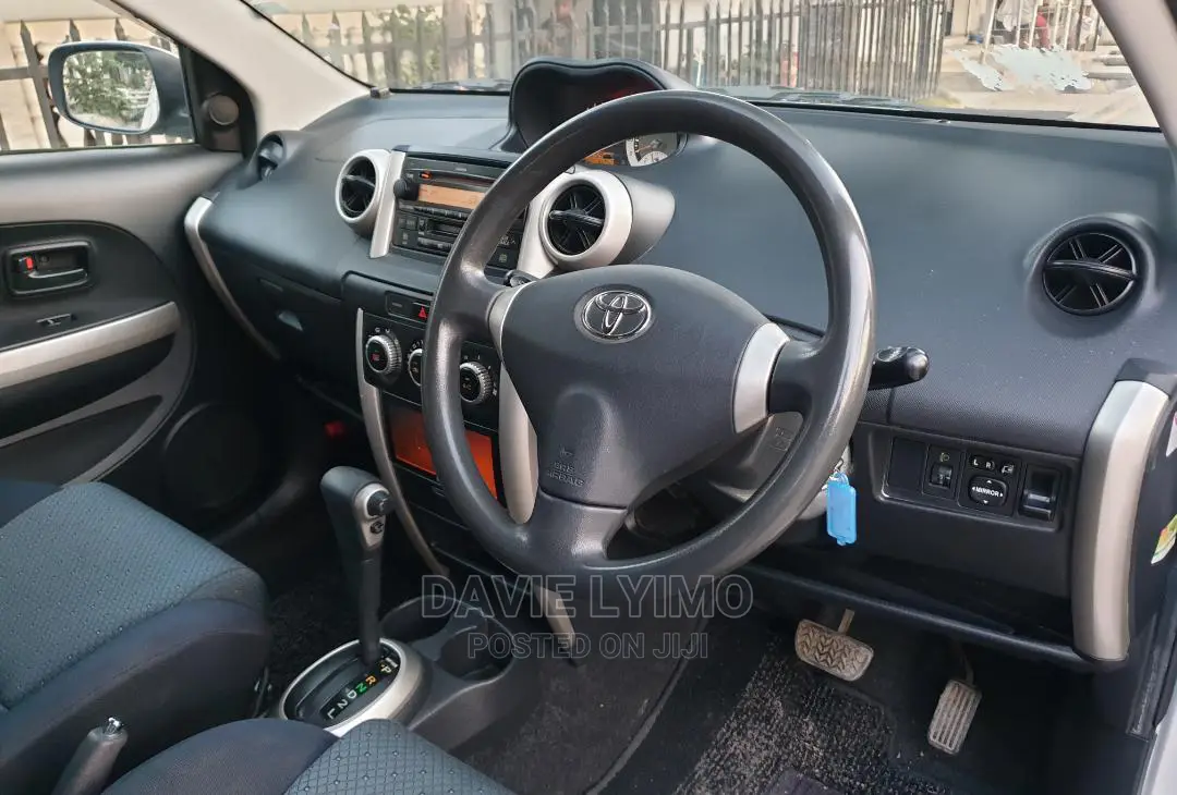 Toyota IST 2006 Silver