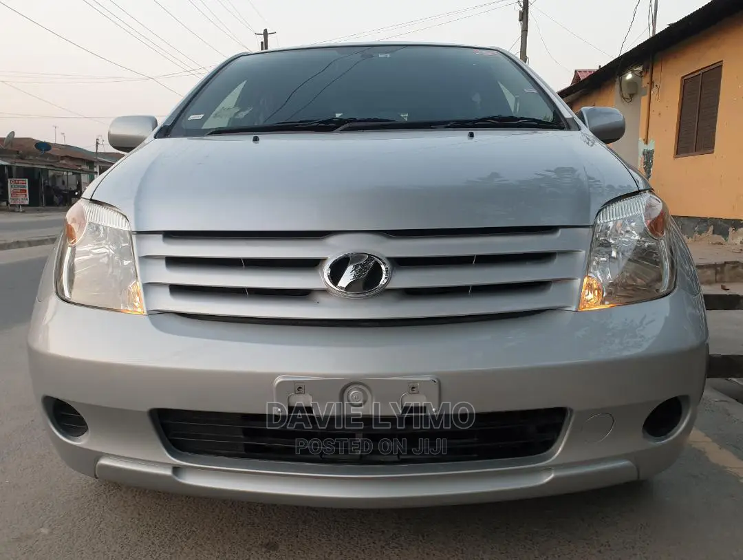 Toyota IST 2006 Silver