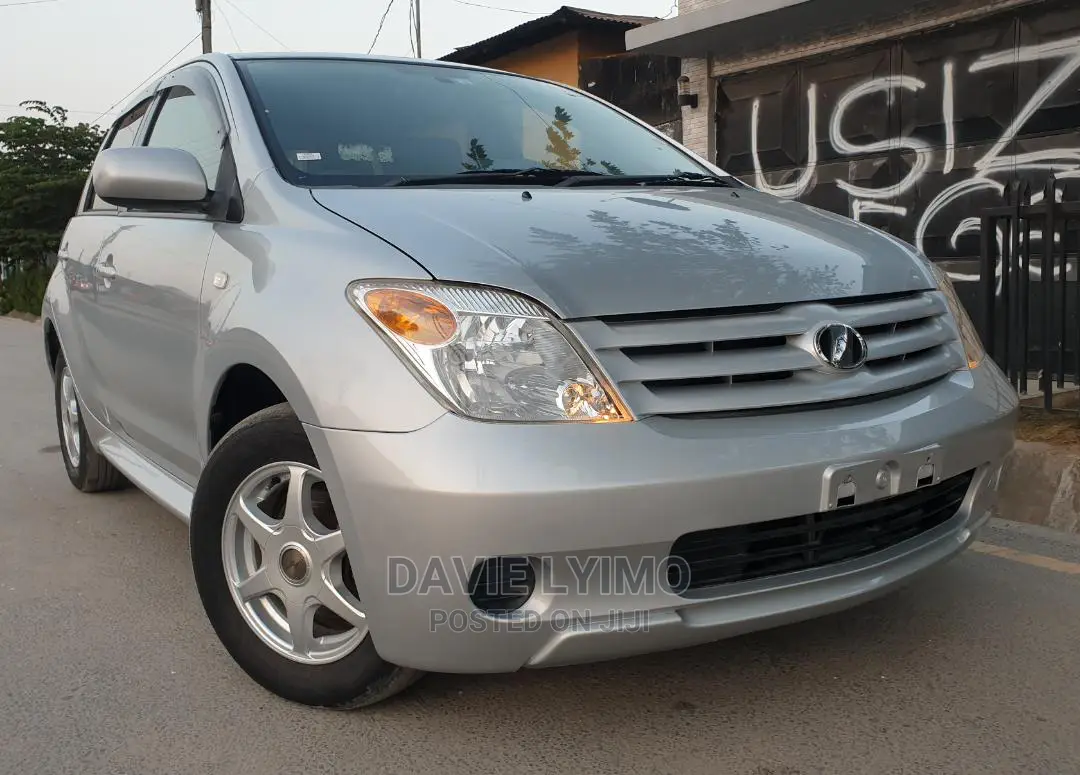 Toyota IST 2006 Silver