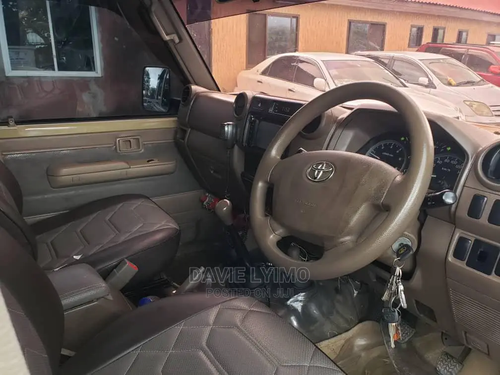 Toyota Land Cruiser 2012 Gray