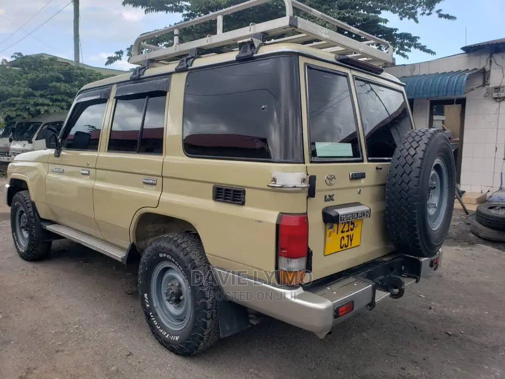 Toyota Land Cruiser 2012 Gray