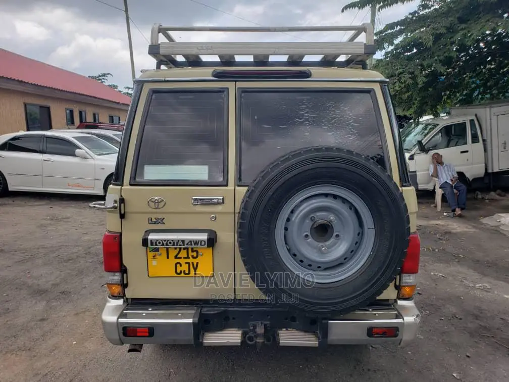 Toyota Land Cruiser 2012 Gray