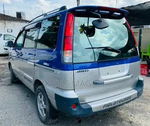 Toyota Noah 2001 Blue