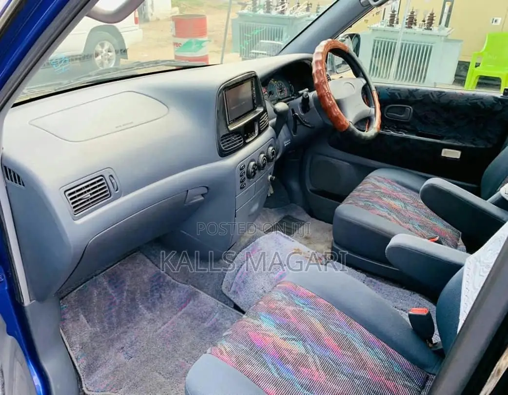 Toyota Noah 2001 Blue