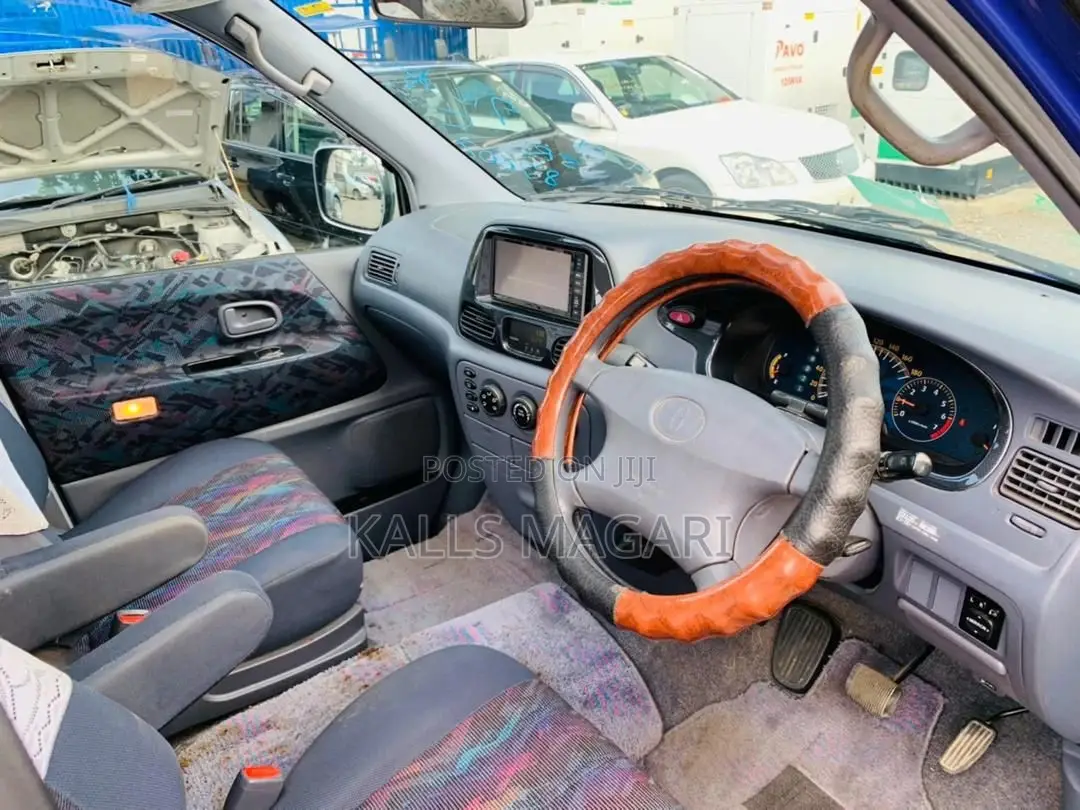 Toyota Noah 2001 Blue