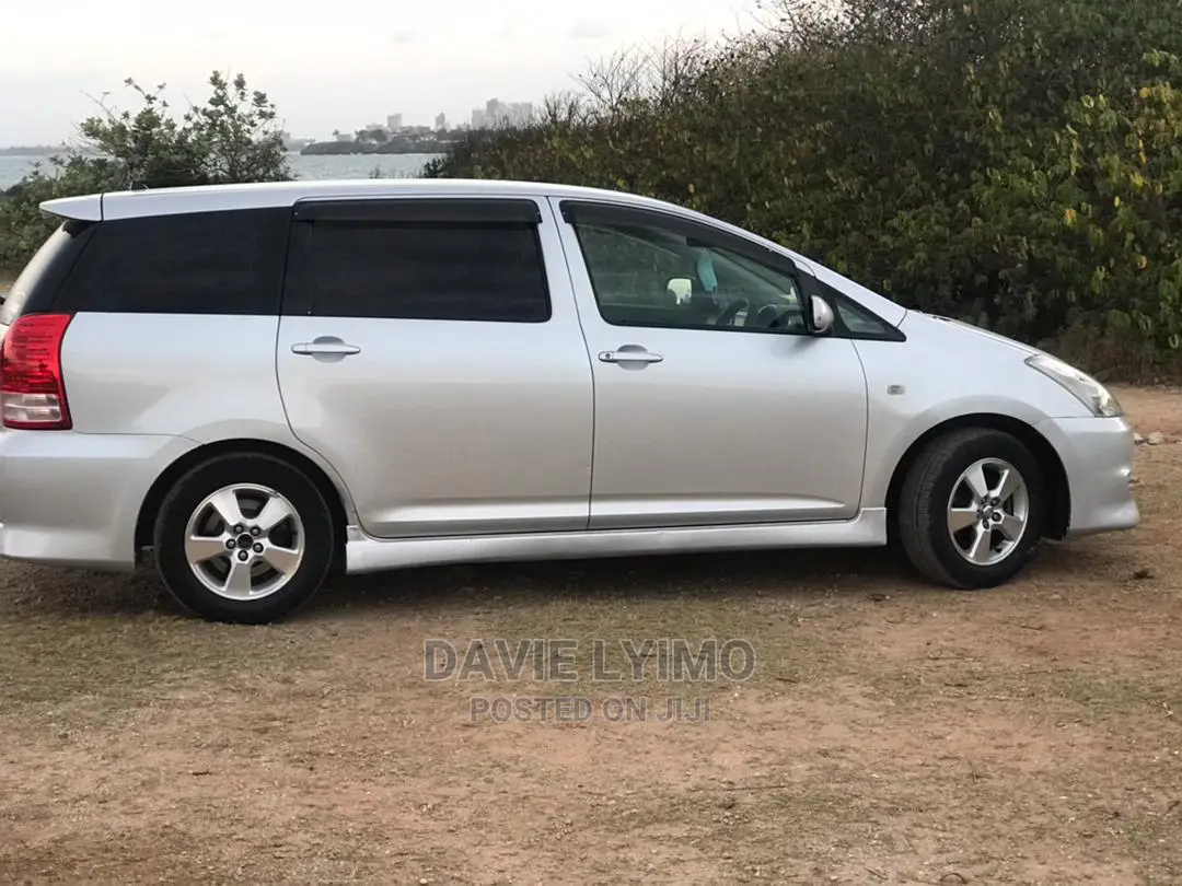 Toyota Wish 2005 Silver