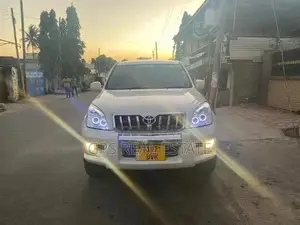Toyota Land Cruiser 2005 White