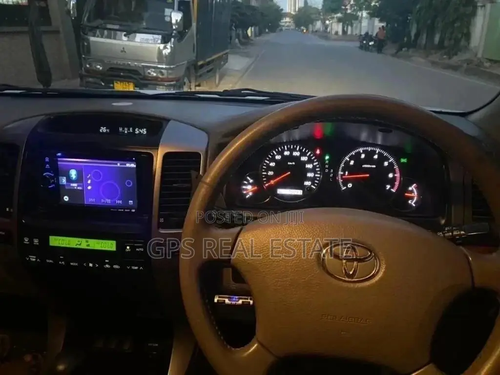 Toyota Land Cruiser 2005 White