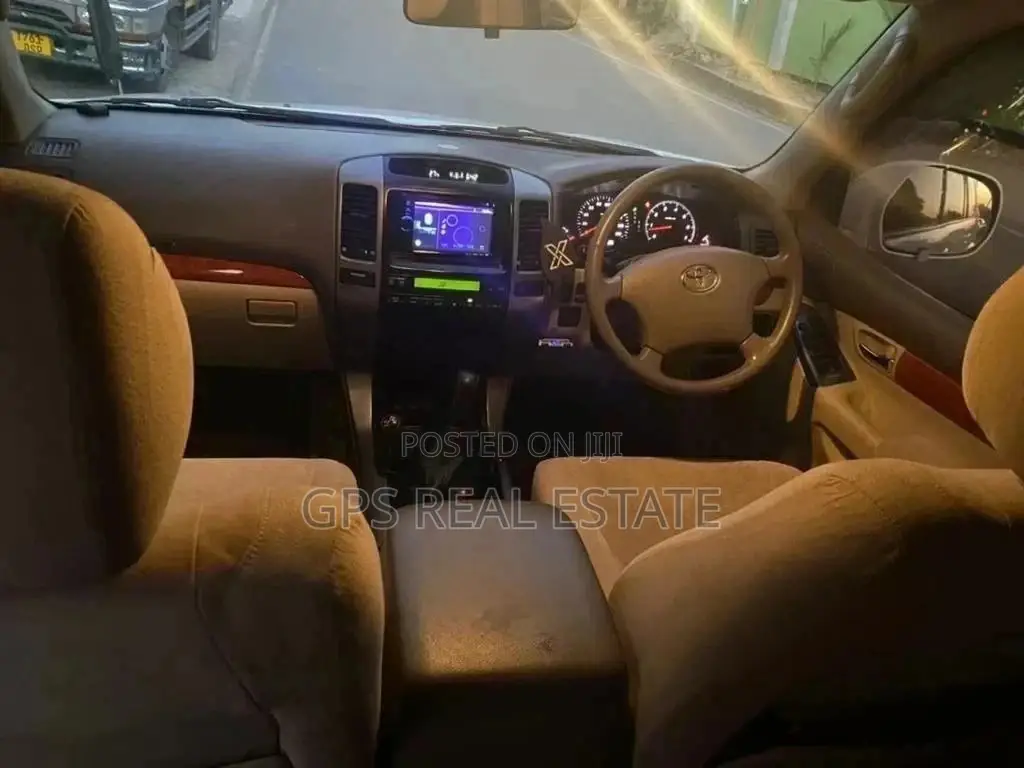 Toyota Land Cruiser 2005 White