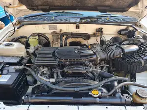 Toyota Hilux 2005 Off White
