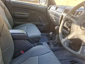 Toyota Hilux 2005 Off White