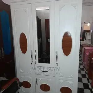 Kabati La Nguo