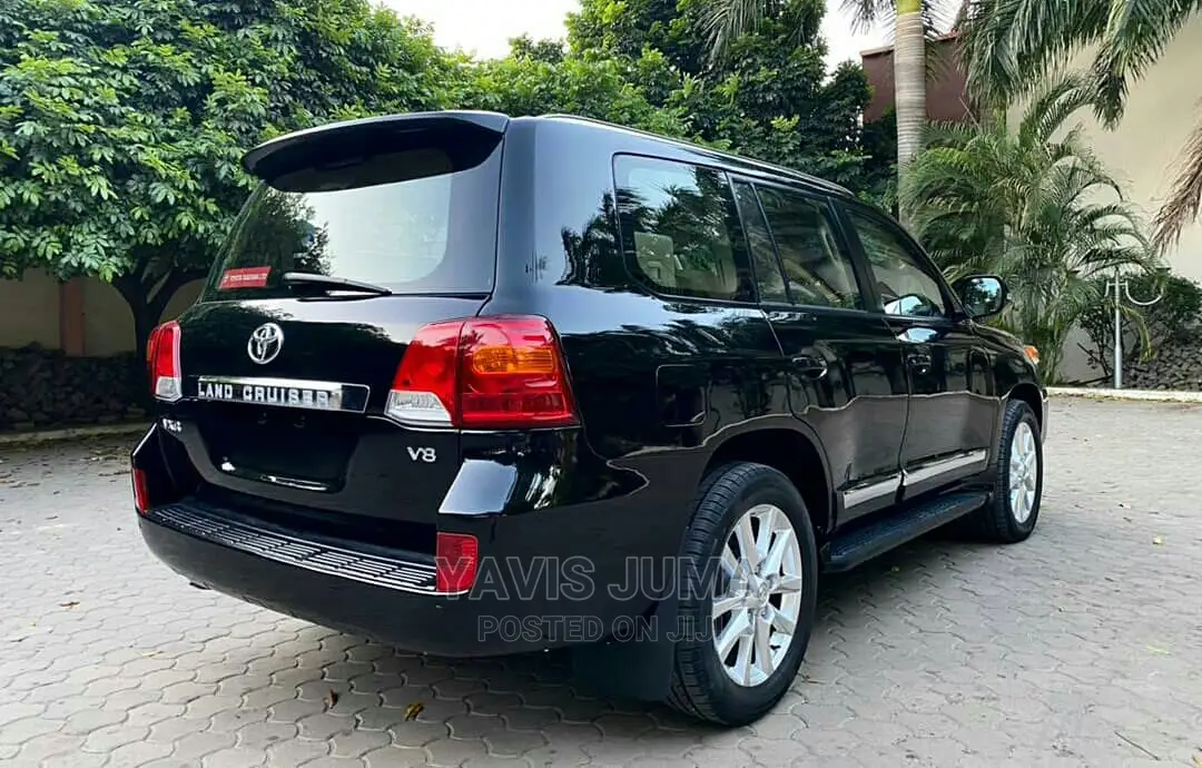 Toyota Land Cruiser 2010 Black